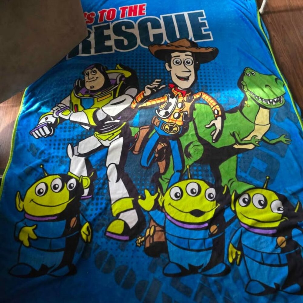 Toy Story Toys to the Rescue Woody, Buzz Lightyear, Dinosaur, Aliens Blanket